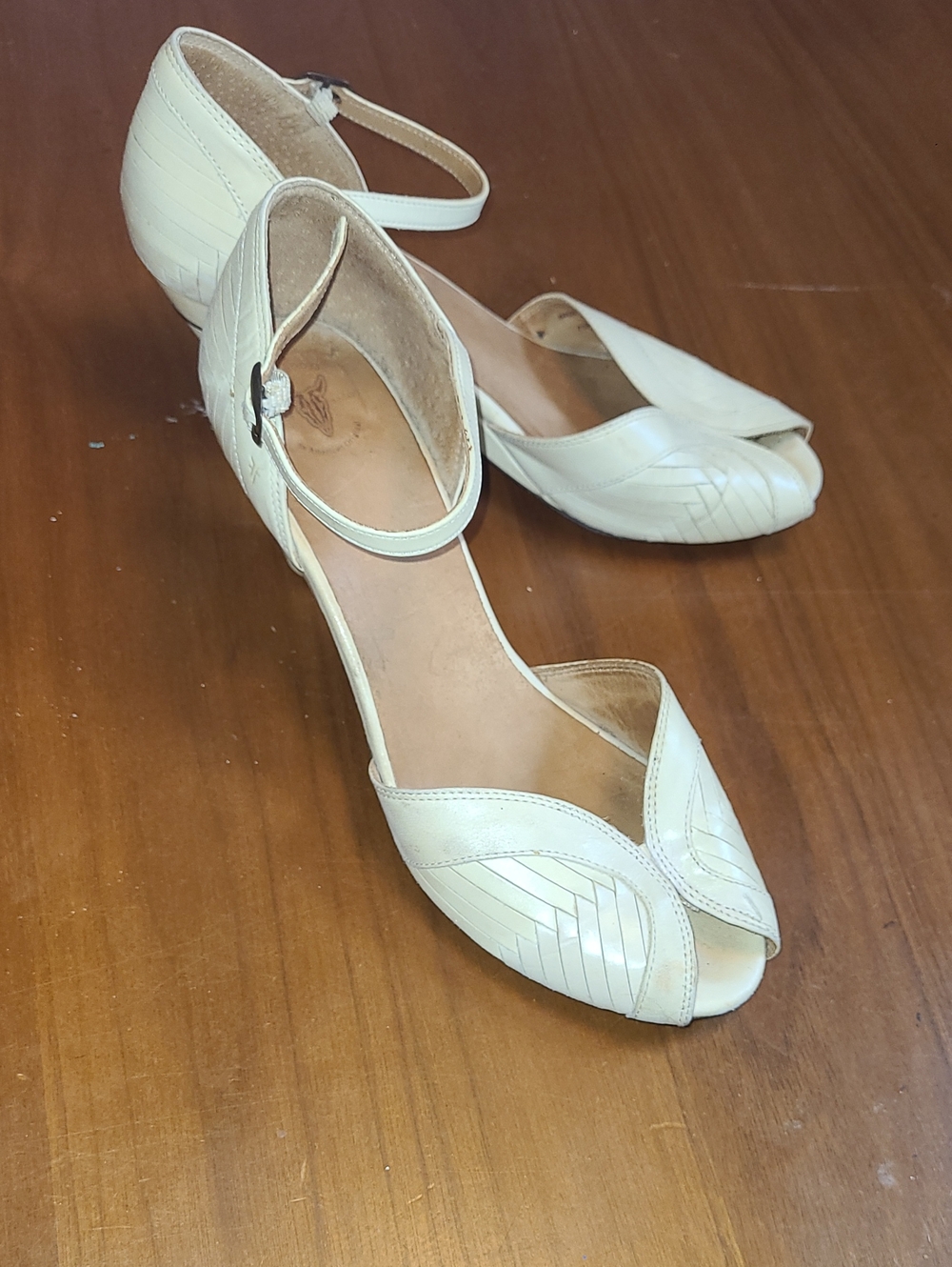 Frye Cream Leather Low Heels With Ankle Strap